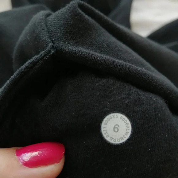 Lululemon Scuba Pullover Hoodie in Black Kangaroo Pocket 6 - Picture 14 of 16